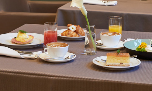Frühstück im Taschenbergpalais